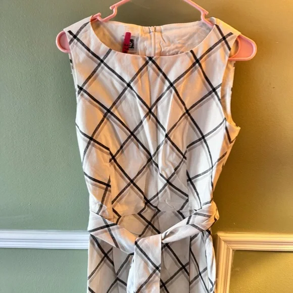 Calvin Klein Sleeveless Plaid Dress - Picture 4 of 10